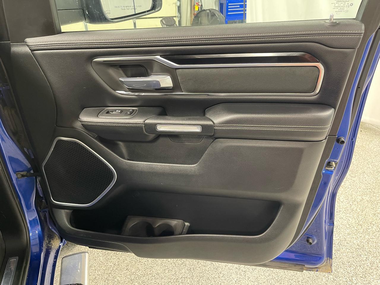 RAM 1500 Laramie 4x4 Crew Cab 5'7" Box 2019