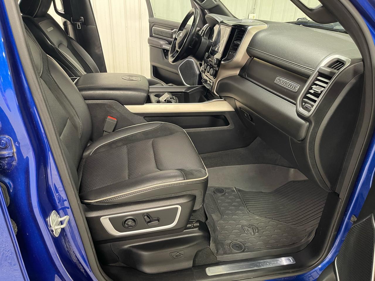RAM 1500 Laramie 4x4 Crew Cab 5'7" Box 2019