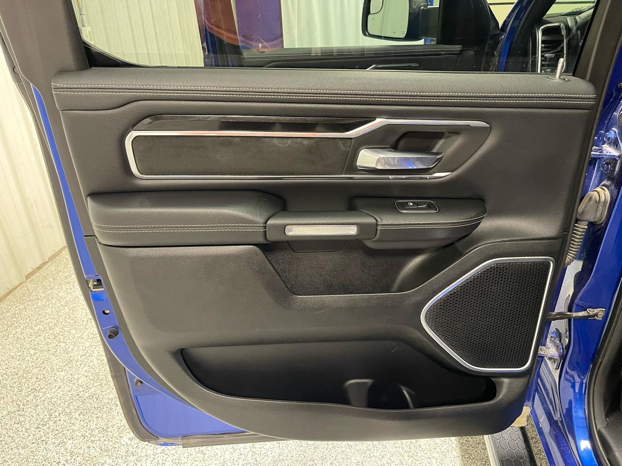 RAM 1500 Laramie 4x4 Crew Cab 5'7" Box 2019