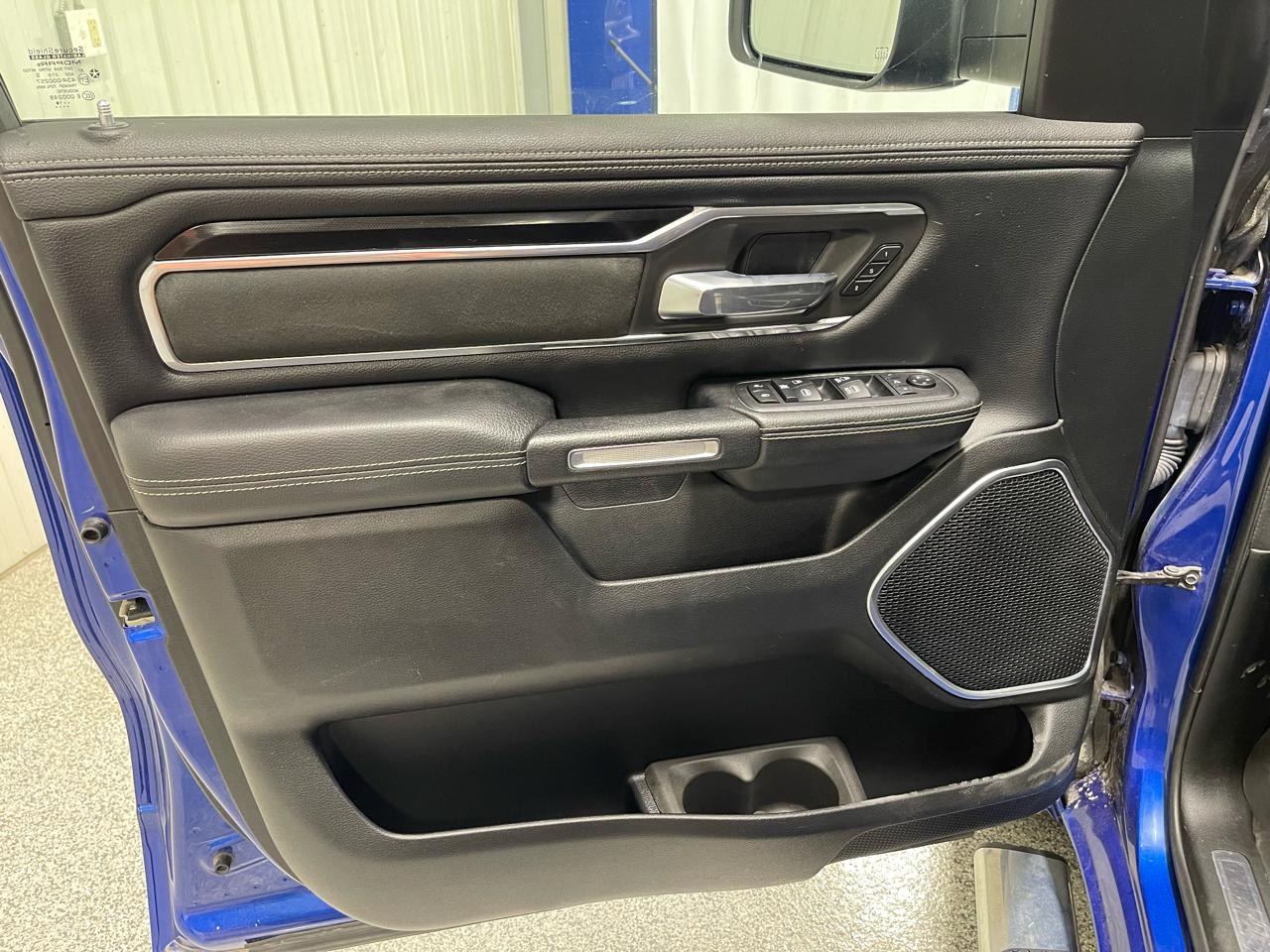 RAM 1500 Laramie 4x4 Crew Cab 5'7" Box 2019