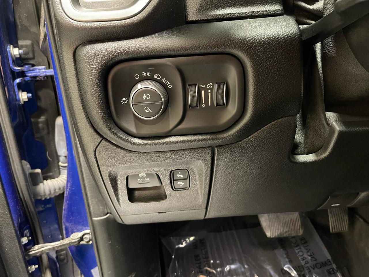 RAM 1500 Laramie 4x4 Crew Cab 5'7" Box 2019