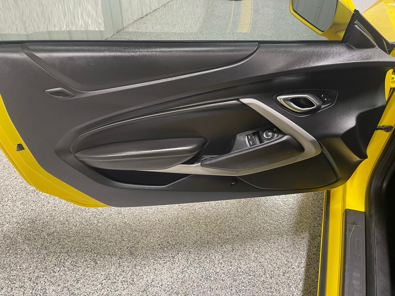 Chevrolet Camaro 2dr Cpe 1LT 2018
