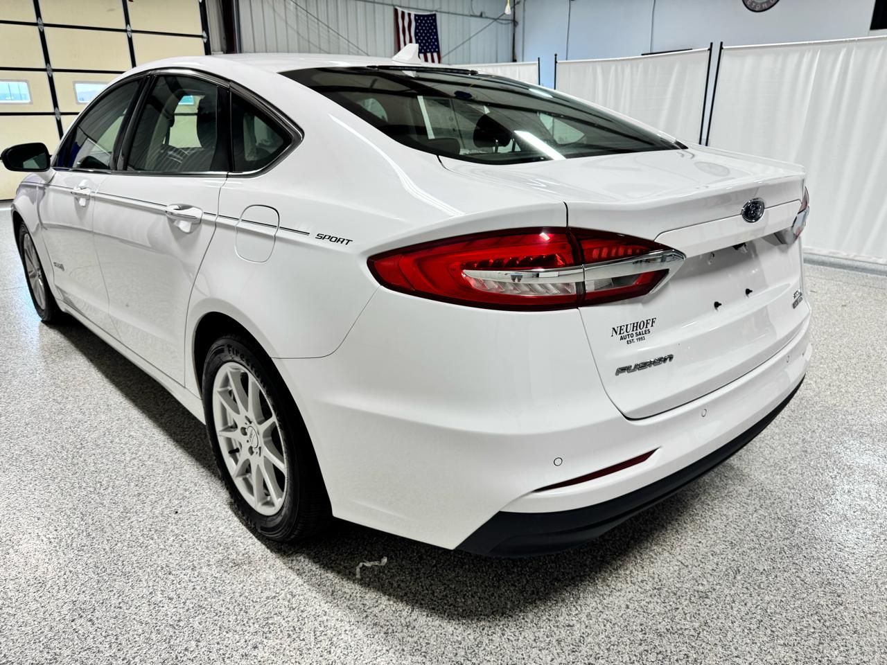 Ford Fusion Hybrid SEL FWD 2019