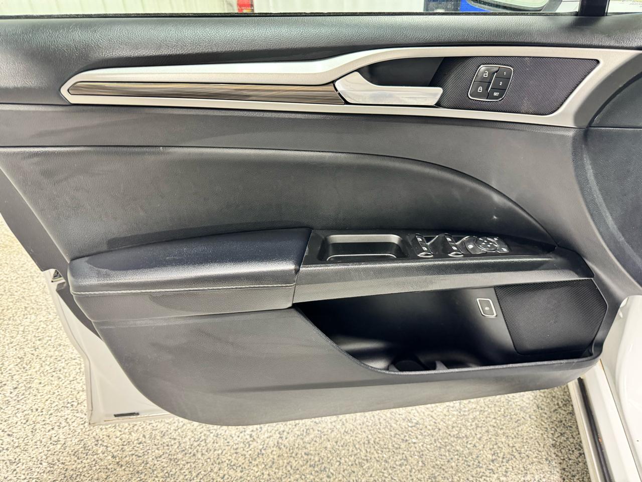 Ford Fusion Hybrid SEL FWD 2019