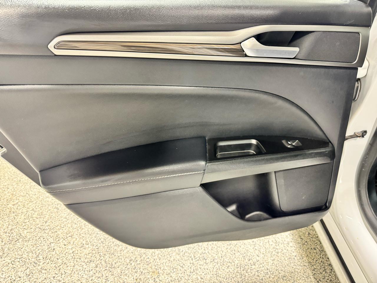 Ford Fusion Hybrid SEL FWD 2019