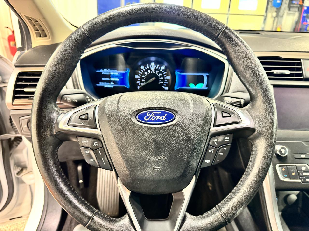 Ford Fusion Hybrid SEL FWD 2019