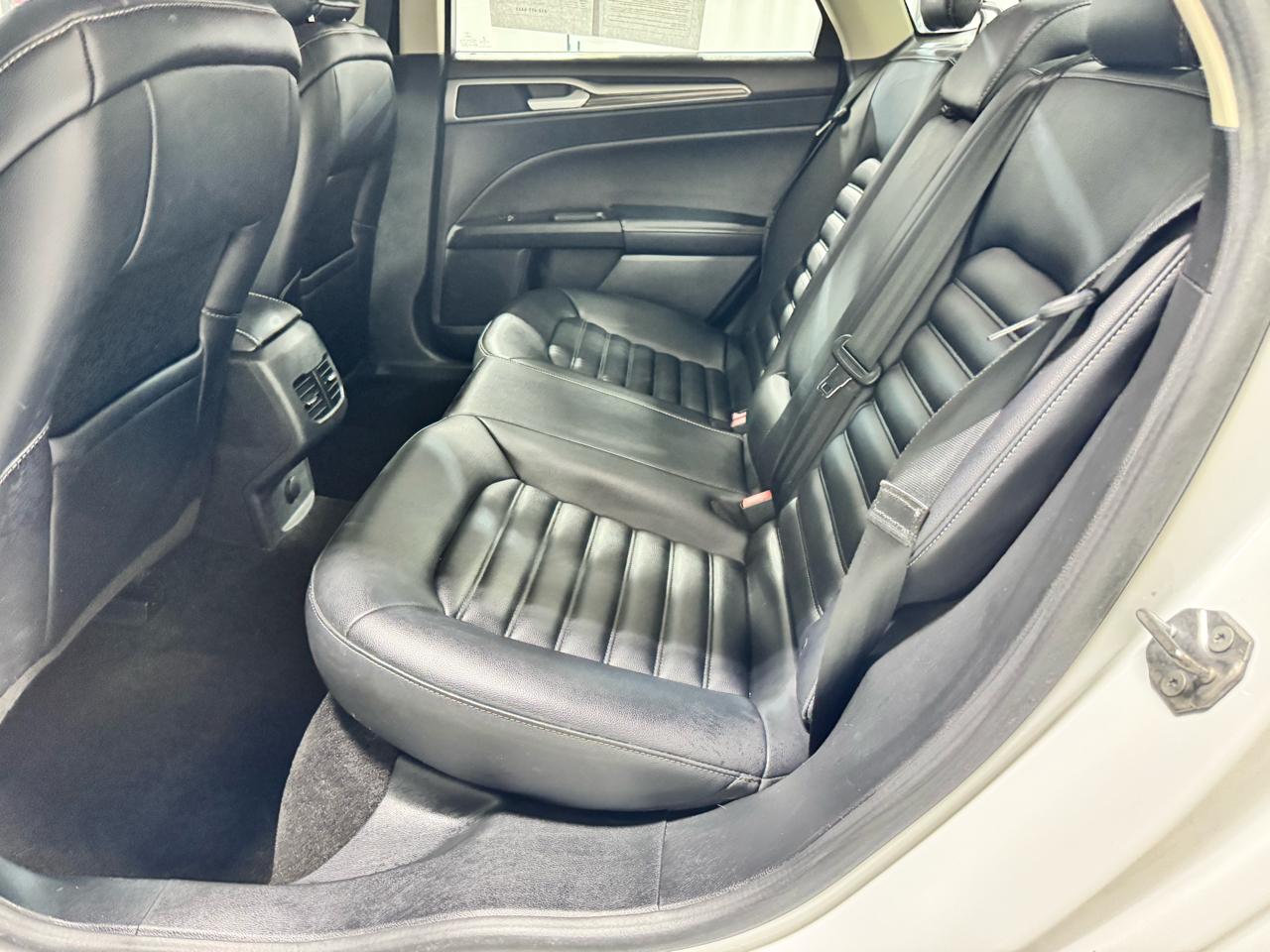 Ford Fusion Hybrid SEL FWD 2019