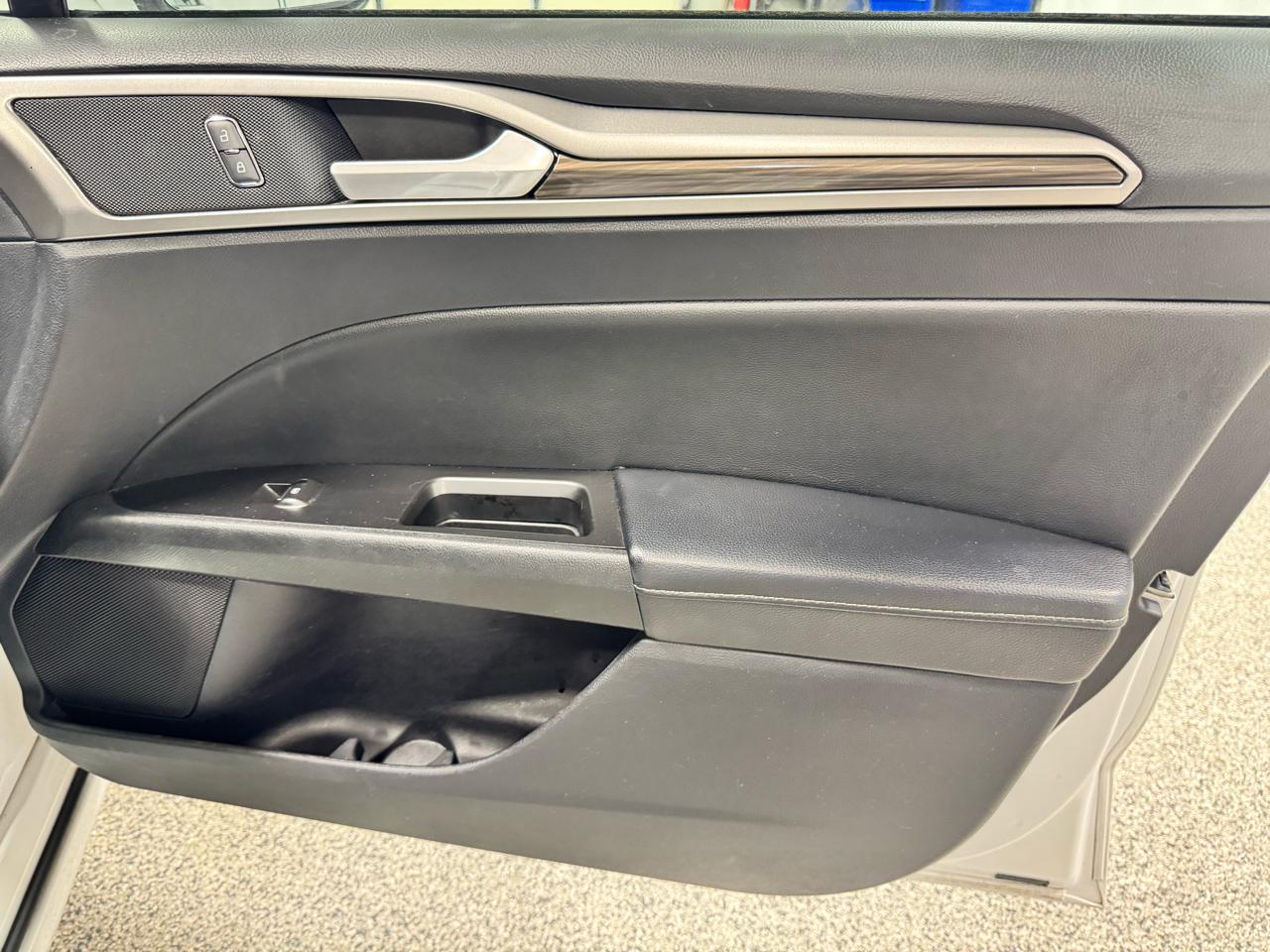 Ford Fusion Hybrid SEL FWD 2019