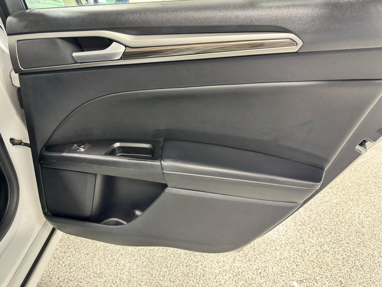 Ford Fusion Hybrid SEL FWD 2019