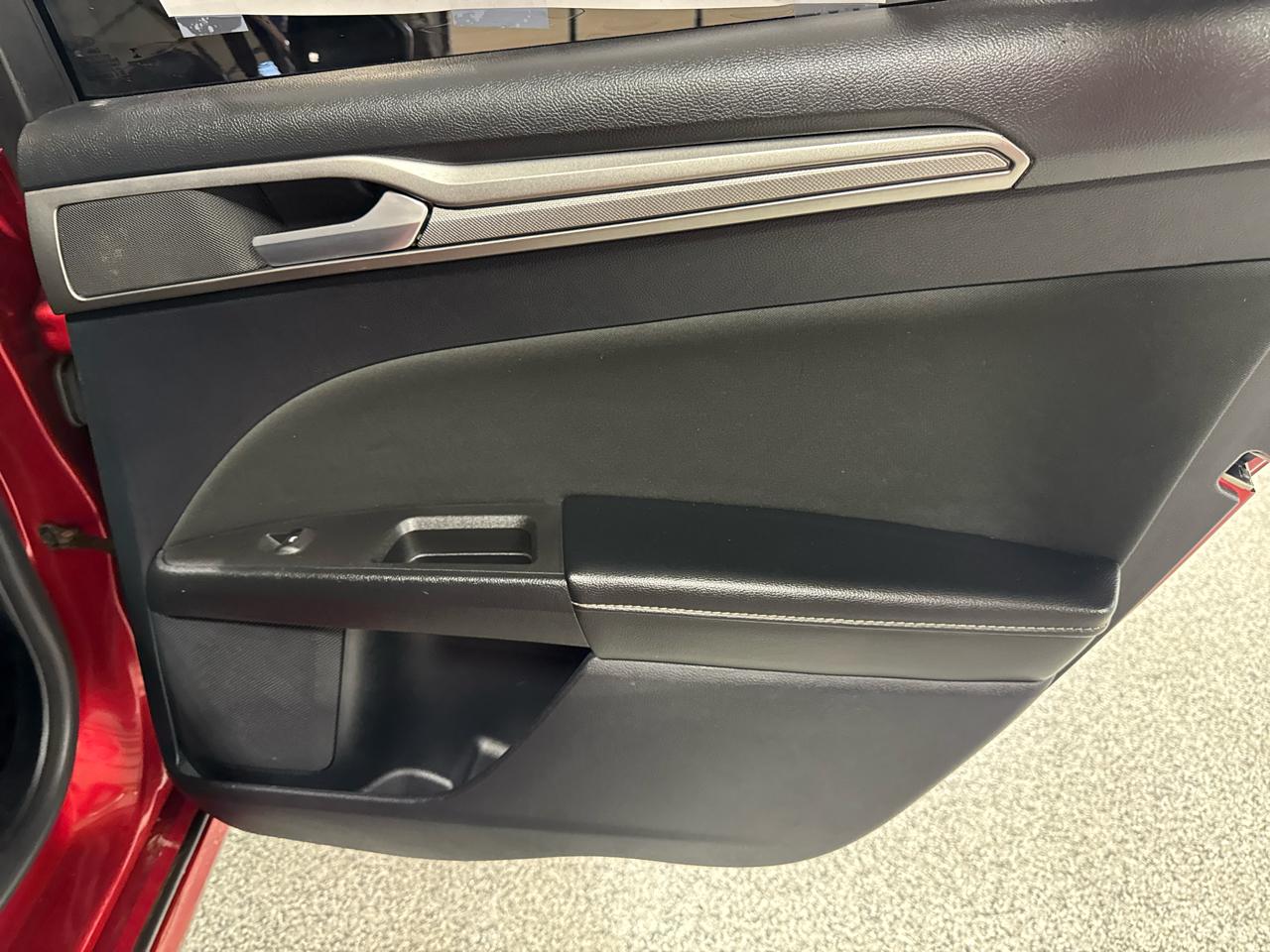 Ford Fusion SE FWD 2020