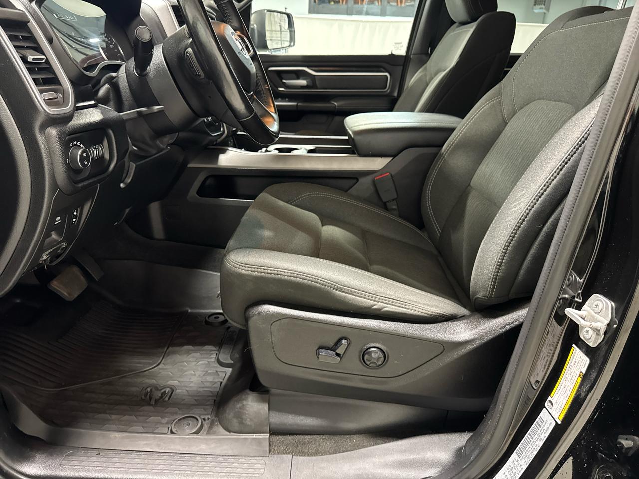 RAM 1500 Big Horn/Lone Star 4x4 Crew Cab 5'7" Box 2019