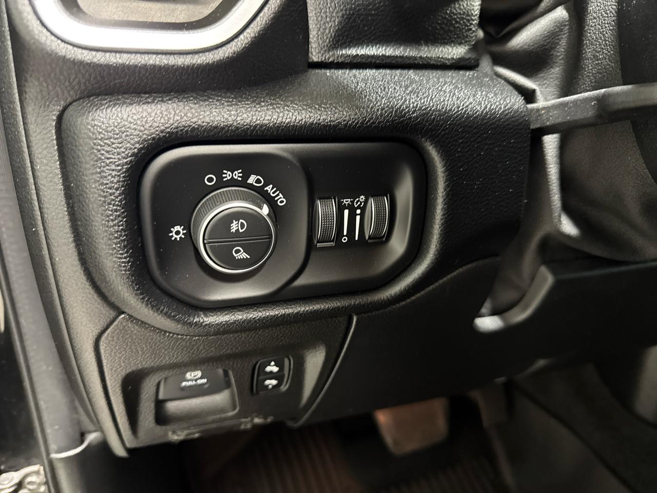 RAM 1500 Big Horn/Lone Star 4x4 Crew Cab 5'7" Box 2019