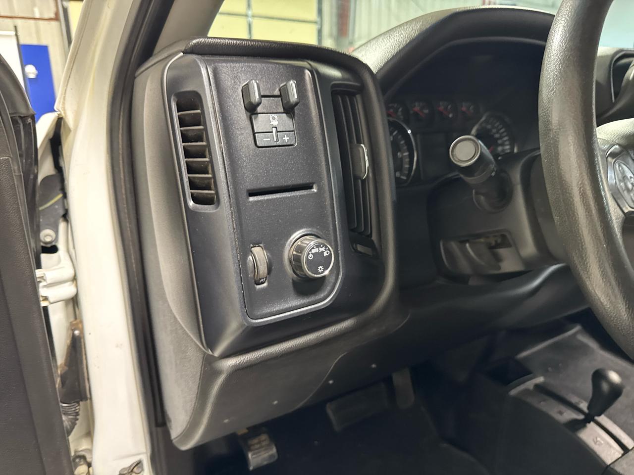 Chevrolet Silverado 3500HD Built After Aug 14 4WD Crew Cab 171.5" WB, 59.06" CA WT 2015