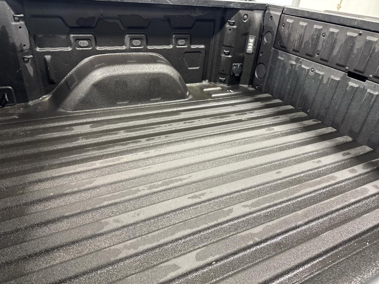 GMC Sierra 1500 4WD Crew Cab 147" Denali 2024