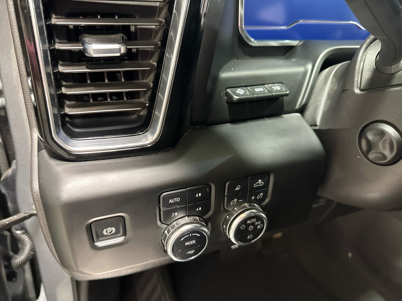 GMC Sierra 1500 4WD Crew Cab 147" Denali 2024