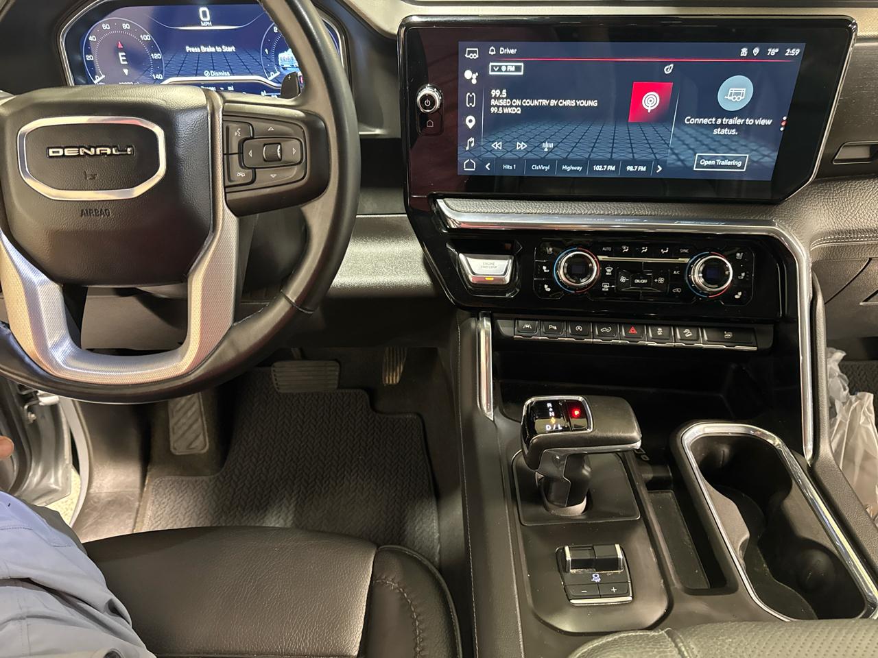GMC Sierra 1500 4WD Crew Cab 147" Denali 2024