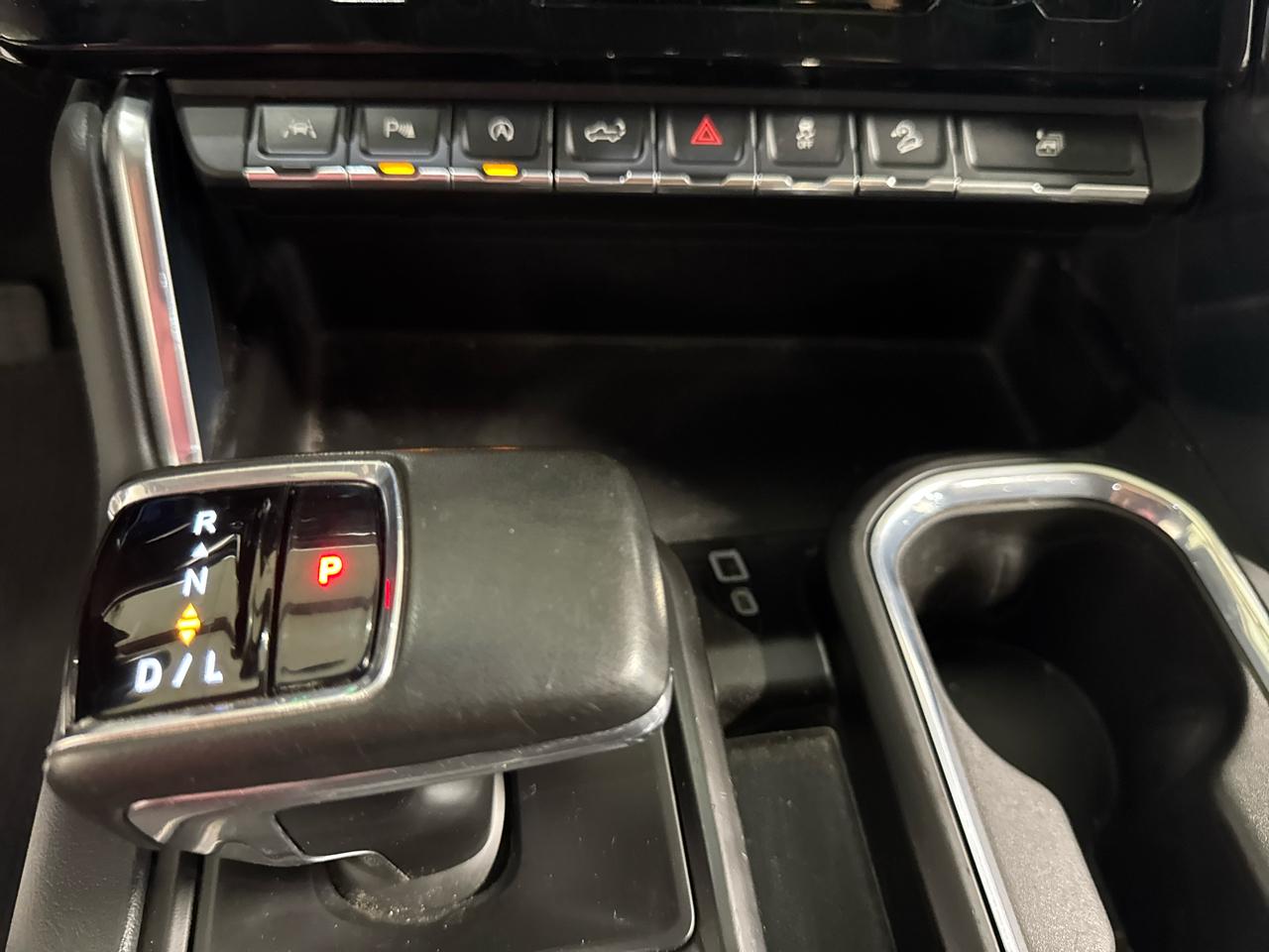 GMC Sierra 1500 4WD Crew Cab 147" Denali 2024