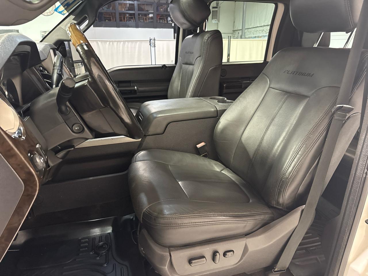 Ford Super Duty F-250 SRW 4WD Crew Cab 172" Platinum 2015