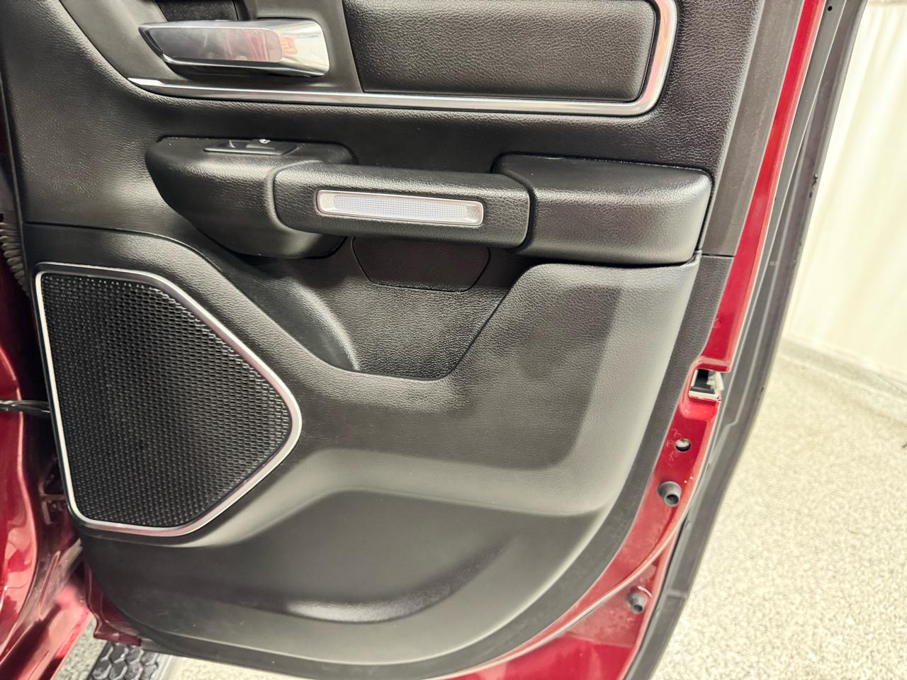 RAM 1500 Laramie 4x2 Quad Cab 6'4" Box 2019