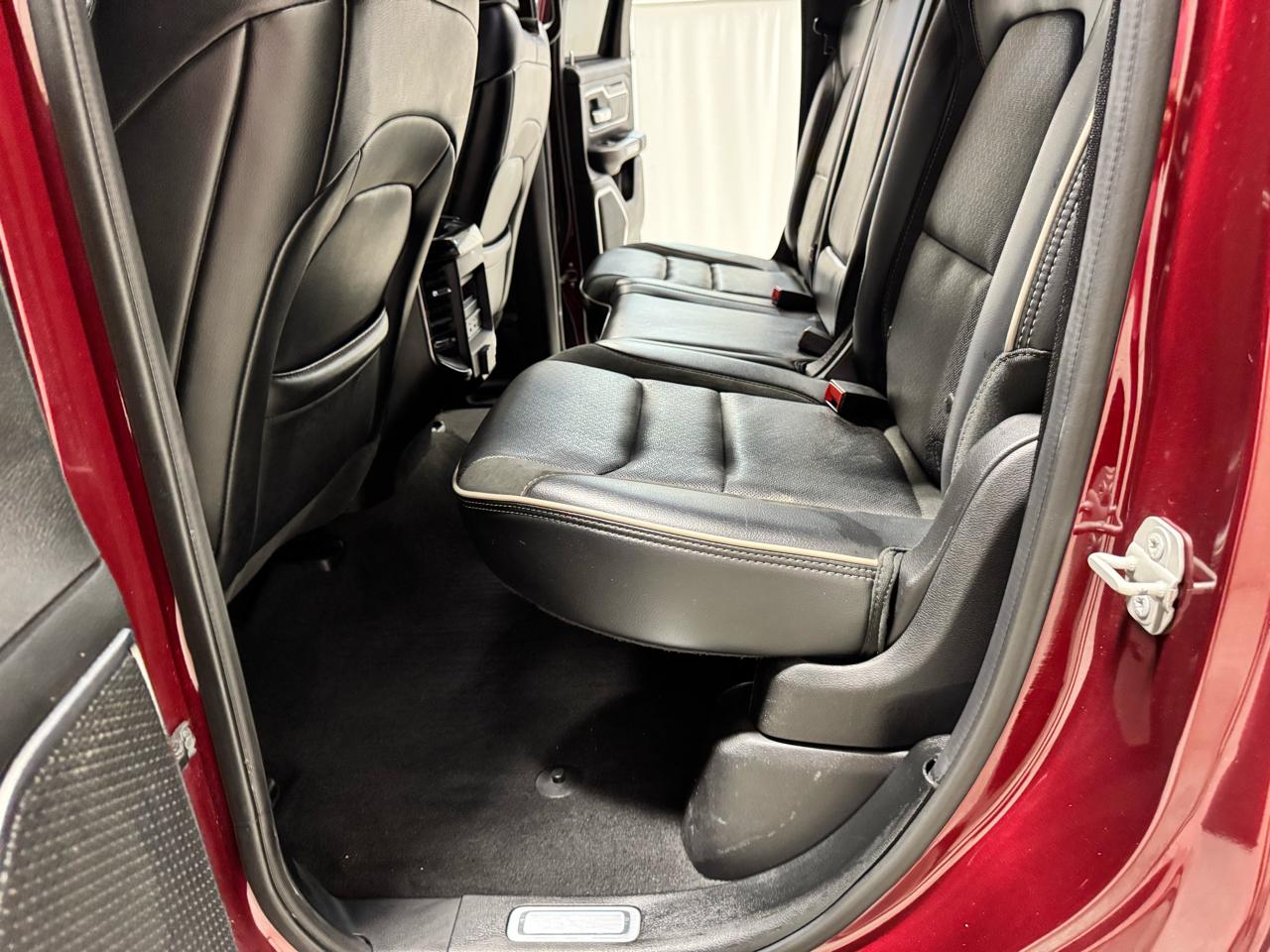 RAM 1500 Laramie 4x2 Quad Cab 6'4" Box 2019