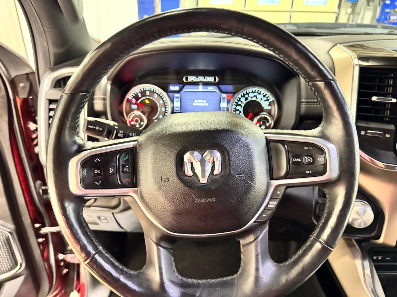 RAM 1500 Laramie 4x2 Quad Cab 6'4" Box 2019