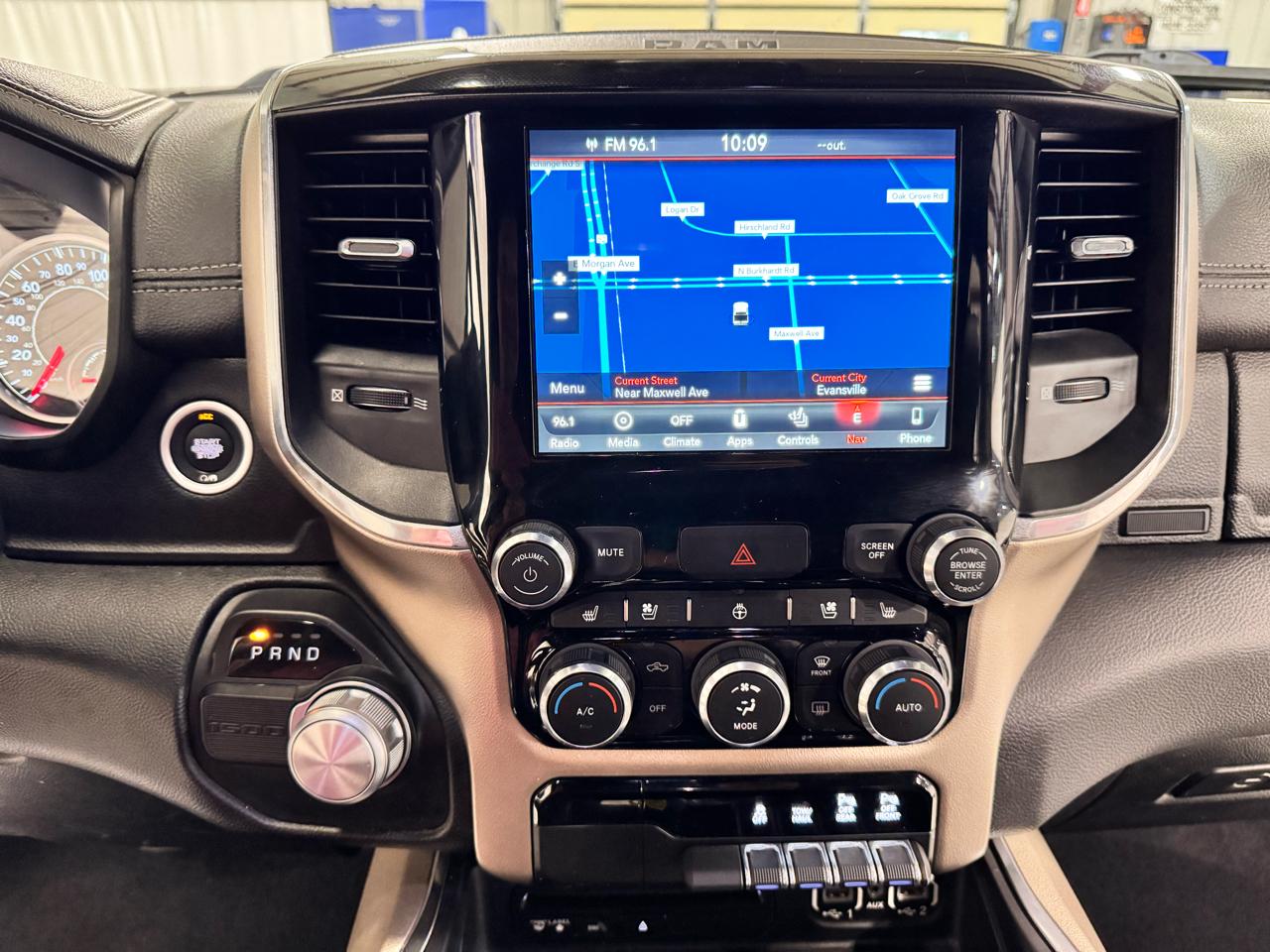 RAM 1500 Laramie 4x2 Quad Cab 6'4" Box 2019