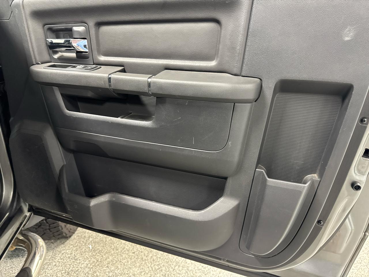 RAM 2500 4WD Reg Cab 140.5" ST 2012