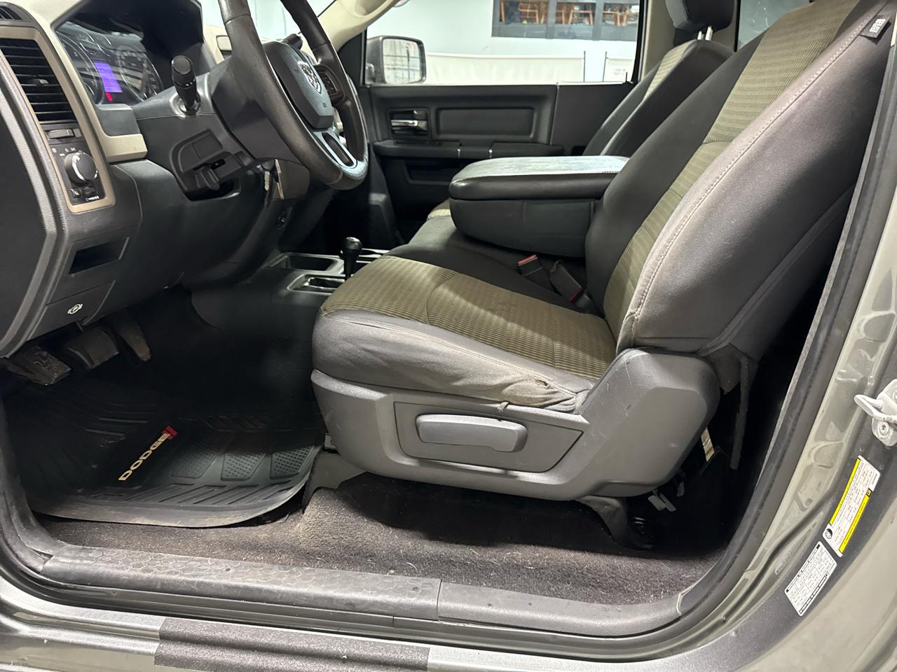 RAM 2500 4WD Reg Cab 140.5" ST 2012