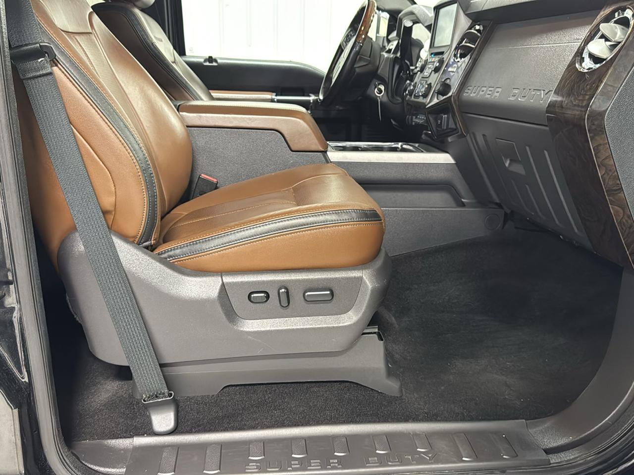 Ford Super Duty F-250 SRW 4WD Crew Cab 172" Platinum 2015