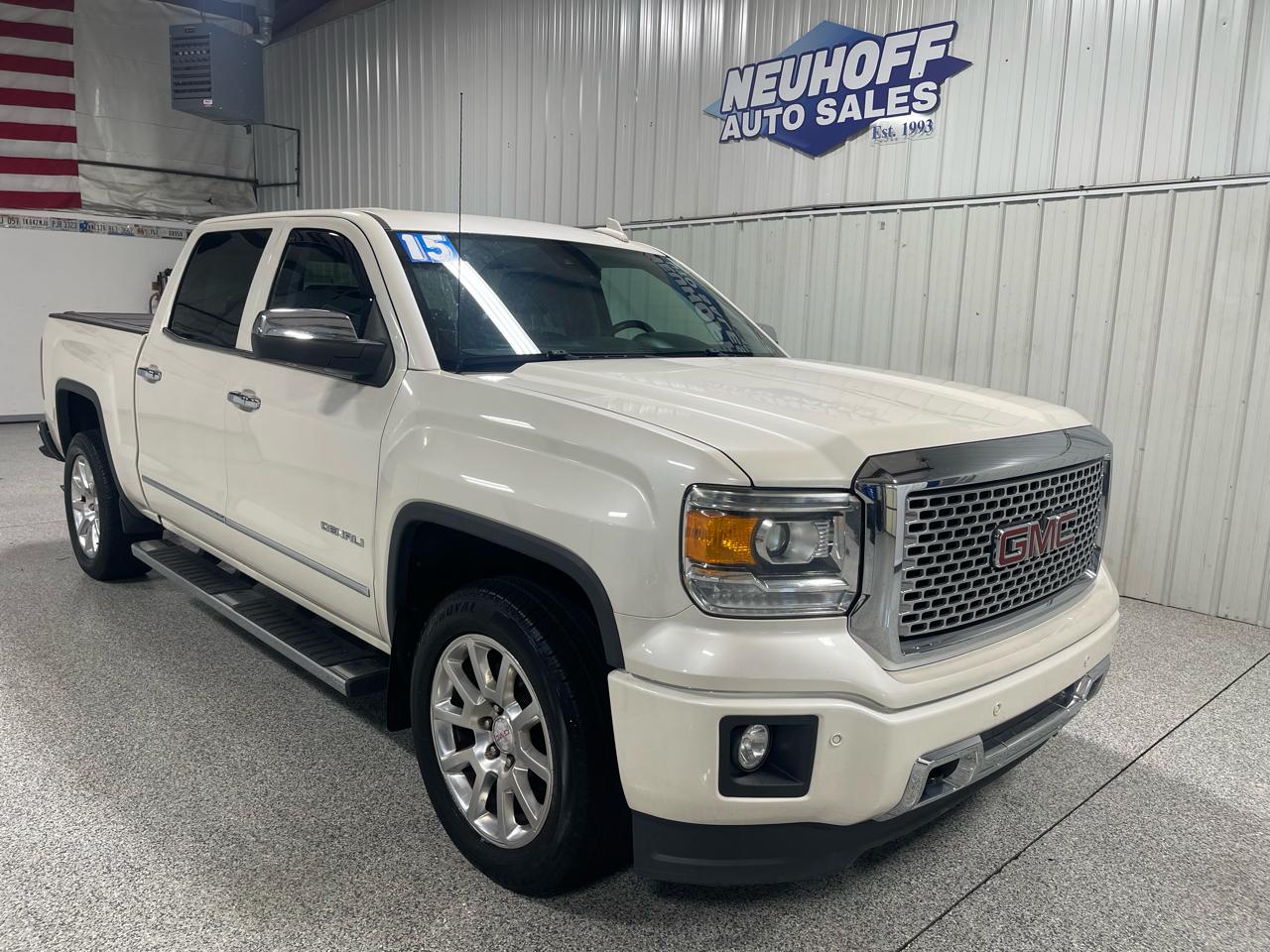 GMC Sierra 1500 4WD Crew Cab 143.5" Denali 2015