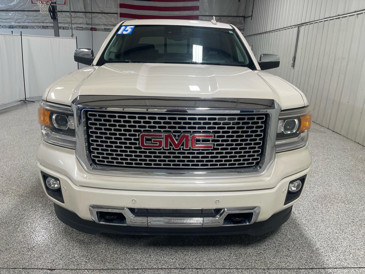 GMC Sierra 1500 4WD Crew Cab 143.5" Denali 2015