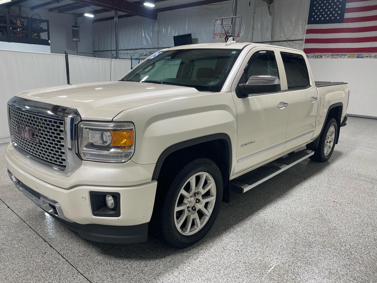GMC Sierra 1500 4WD Crew Cab 143.5" Denali 2015