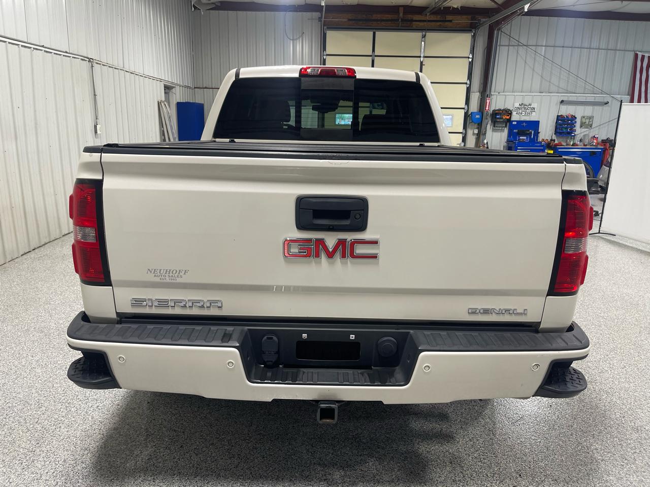 GMC Sierra 1500 4WD Crew Cab 143.5" Denali 2015