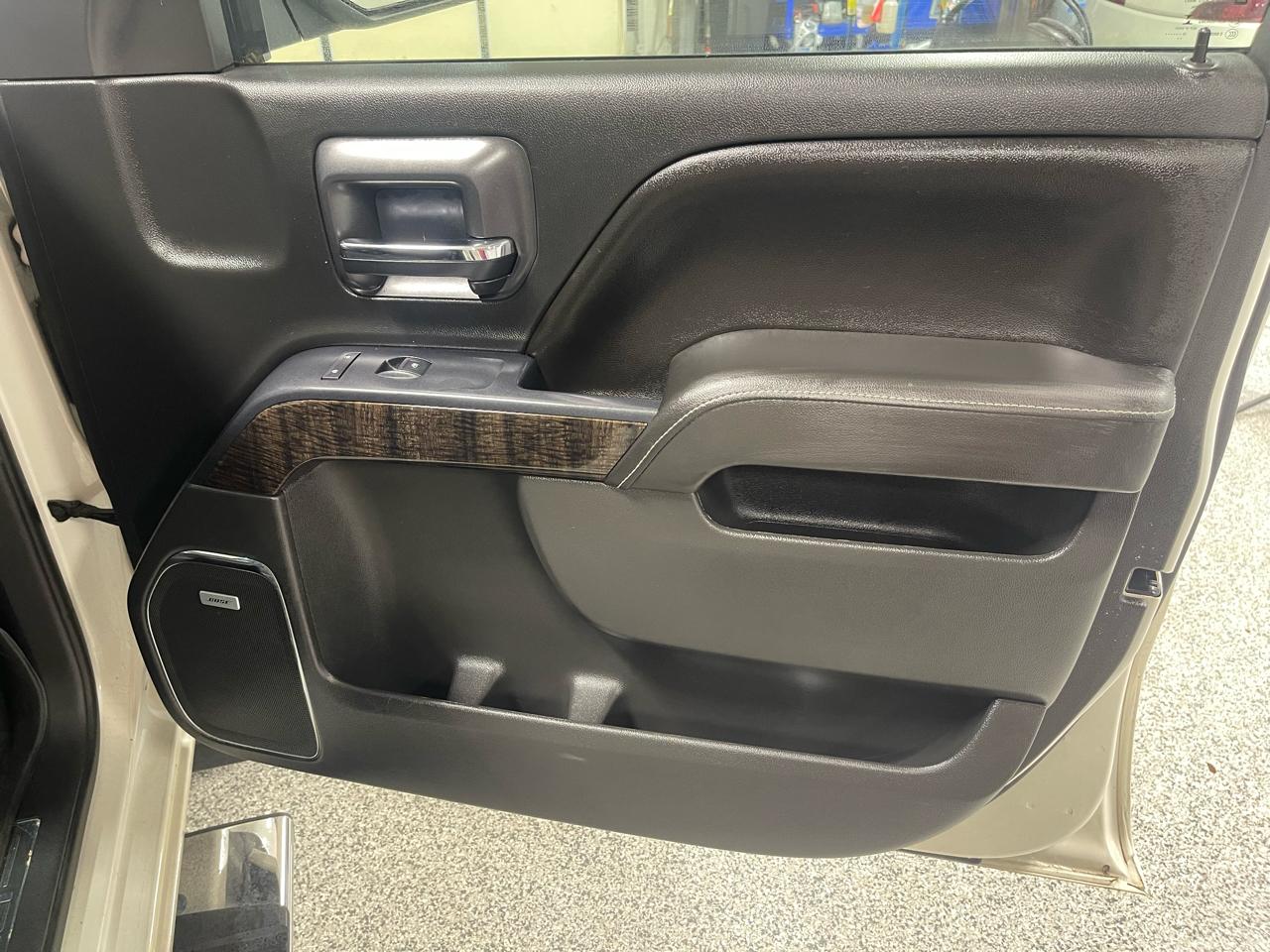 GMC Sierra 1500 4WD Crew Cab 143.5" Denali 2015