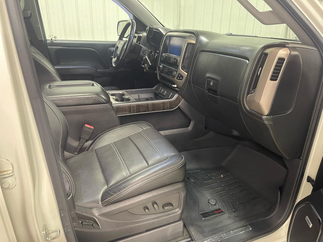 GMC Sierra 1500 4WD Crew Cab 143.5" Denali 2015