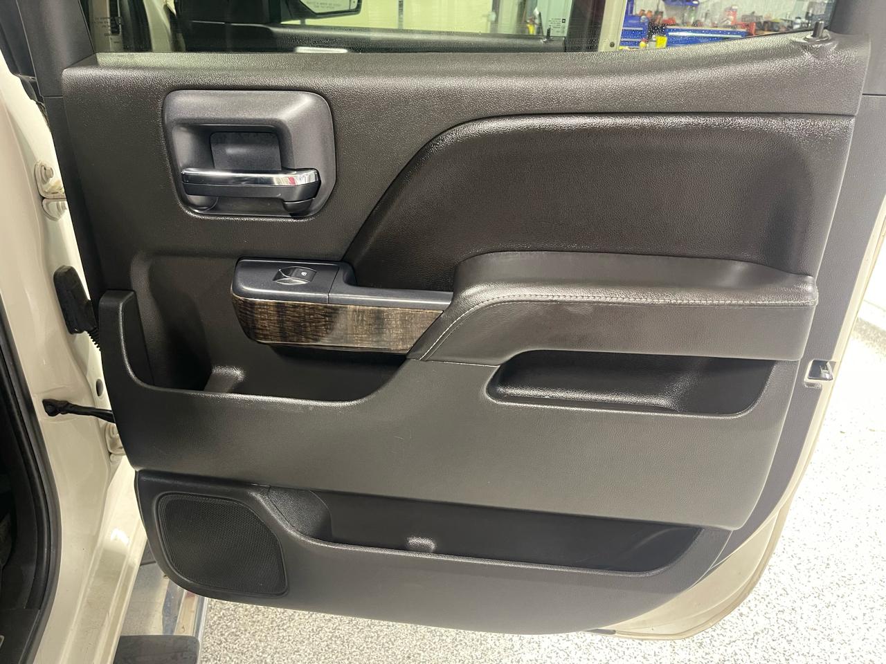 GMC Sierra 1500 4WD Crew Cab 143.5" Denali 2015