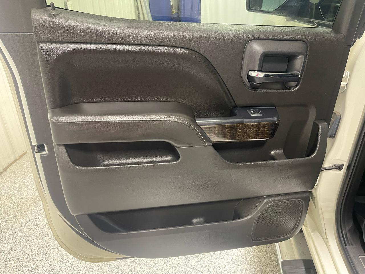 GMC Sierra 1500 4WD Crew Cab 143.5" Denali 2015