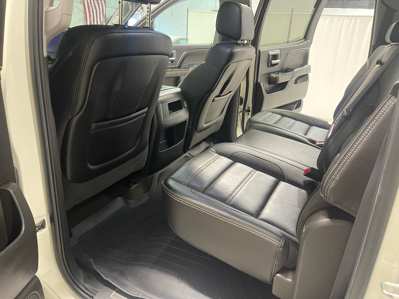 GMC Sierra 1500 4WD Crew Cab 143.5" Denali 2015