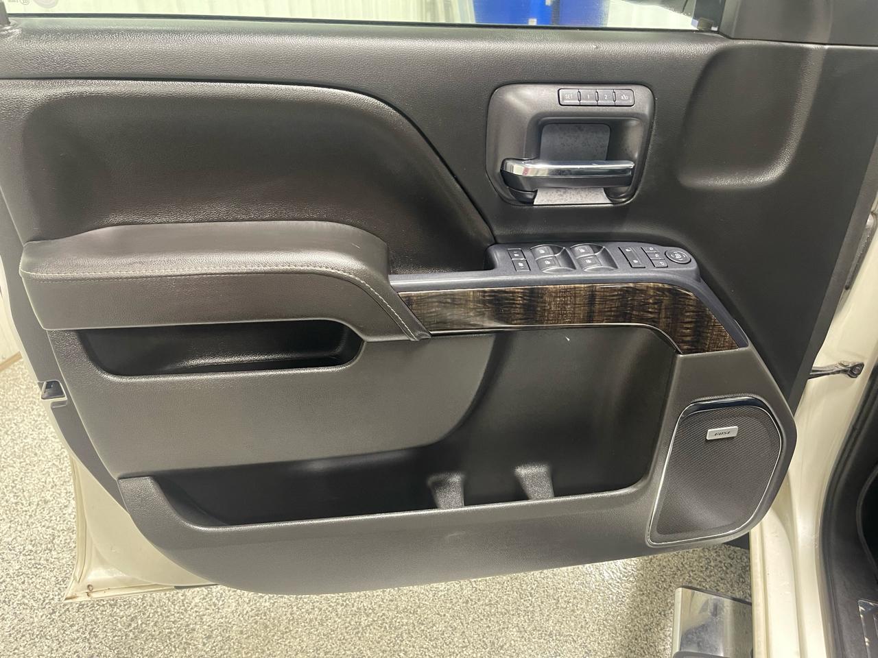 GMC Sierra 1500 4WD Crew Cab 143.5" Denali 2015