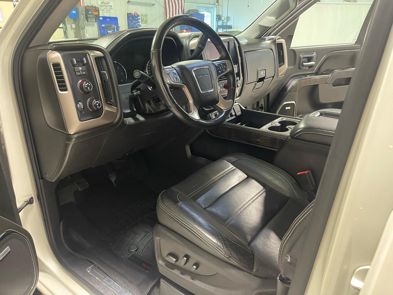 GMC Sierra 1500 4WD Crew Cab 143.5" Denali 2015