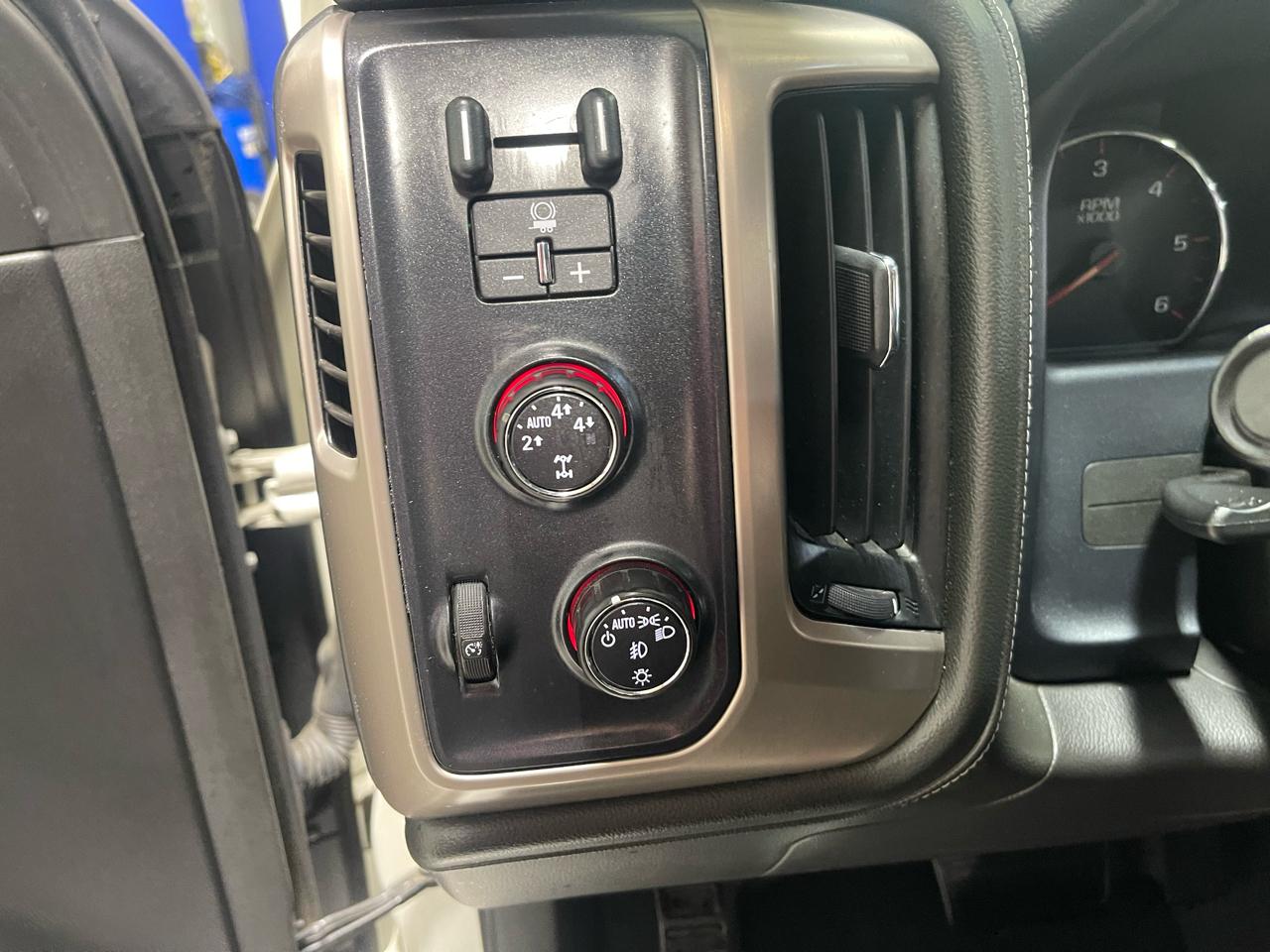 GMC Sierra 1500 4WD Crew Cab 143.5" Denali 2015