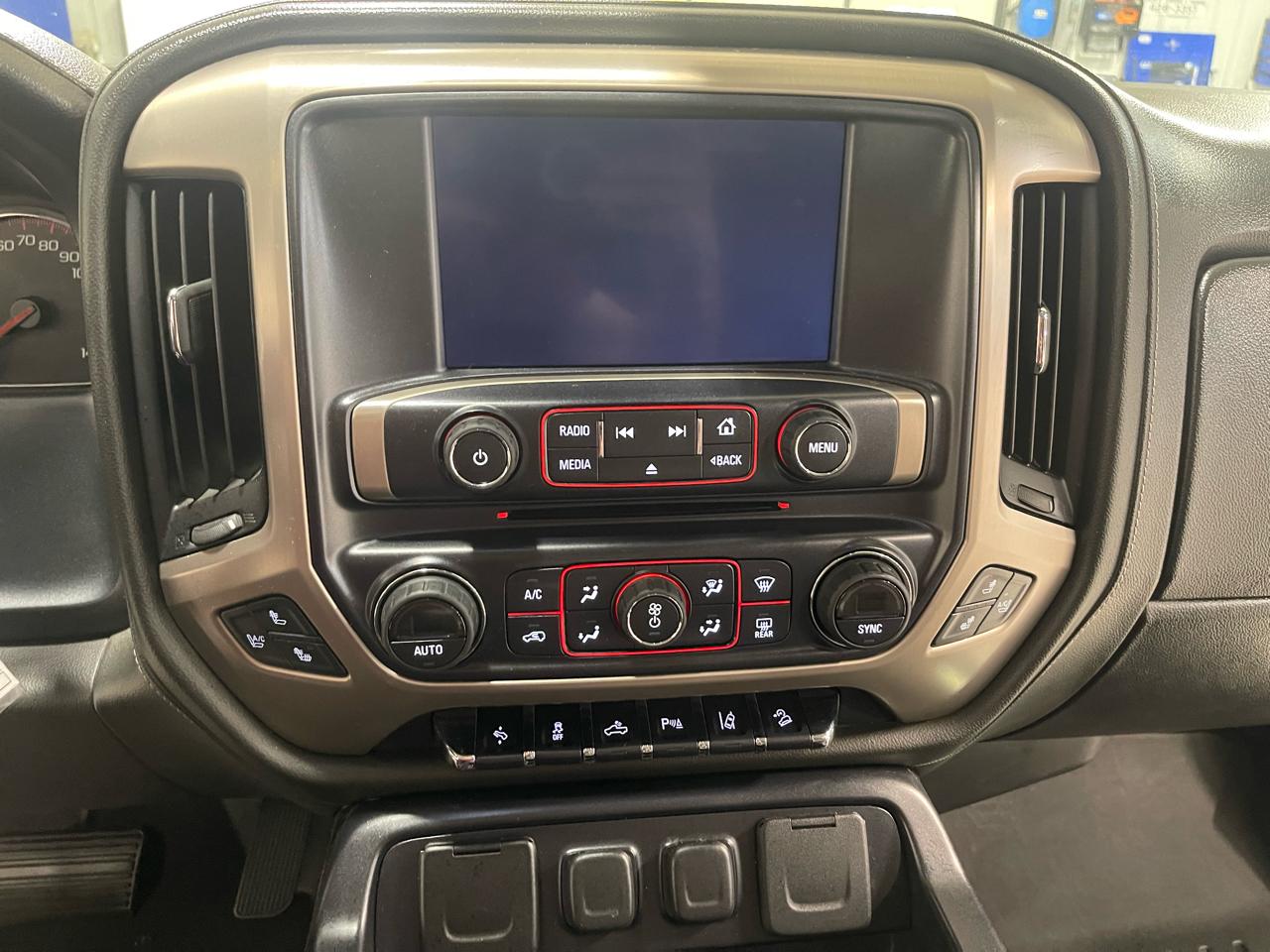 GMC Sierra 1500 4WD Crew Cab 143.5" Denali 2015
