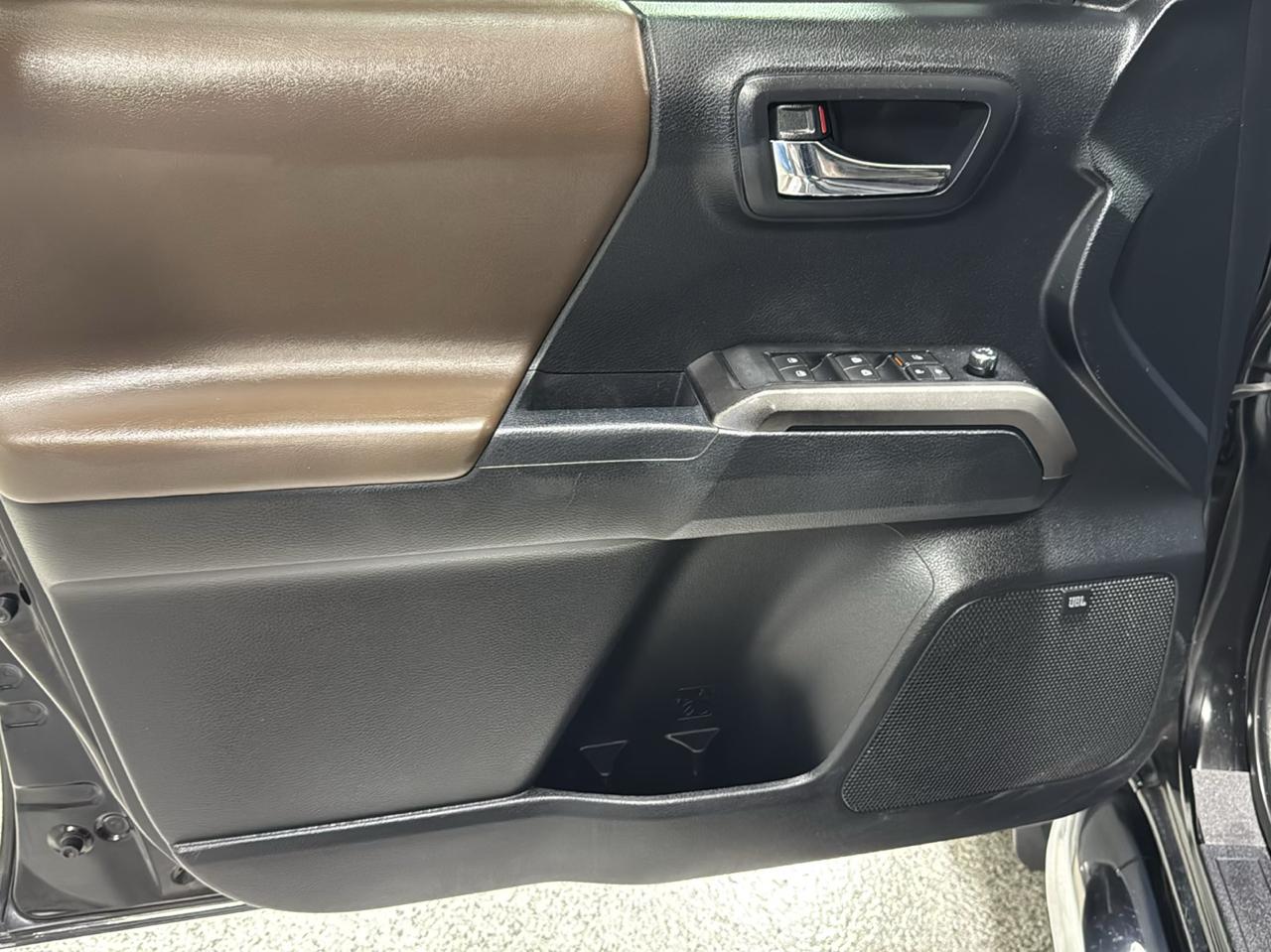 Toyota Tacoma 4WD Double Cab V6 AT Limited (Natl) 2016