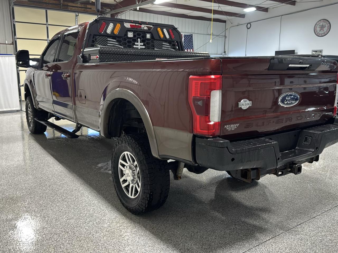 Ford Super Duty F-350 SRW King Ranch 4WD Crew Cab 8' Box 2017