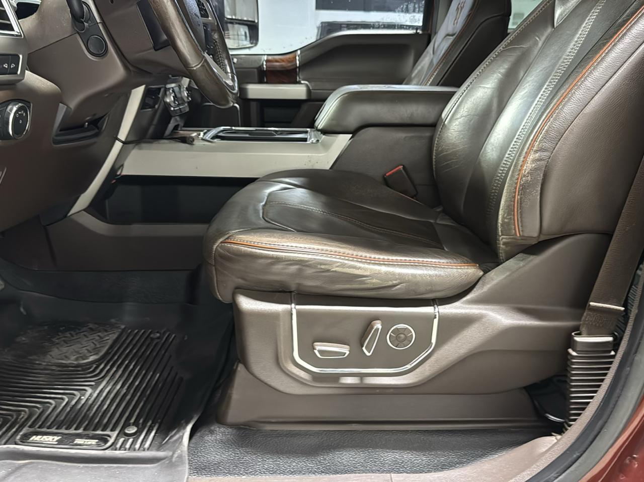 Ford Super Duty F-350 SRW King Ranch 4WD Crew Cab 8' Box 2017