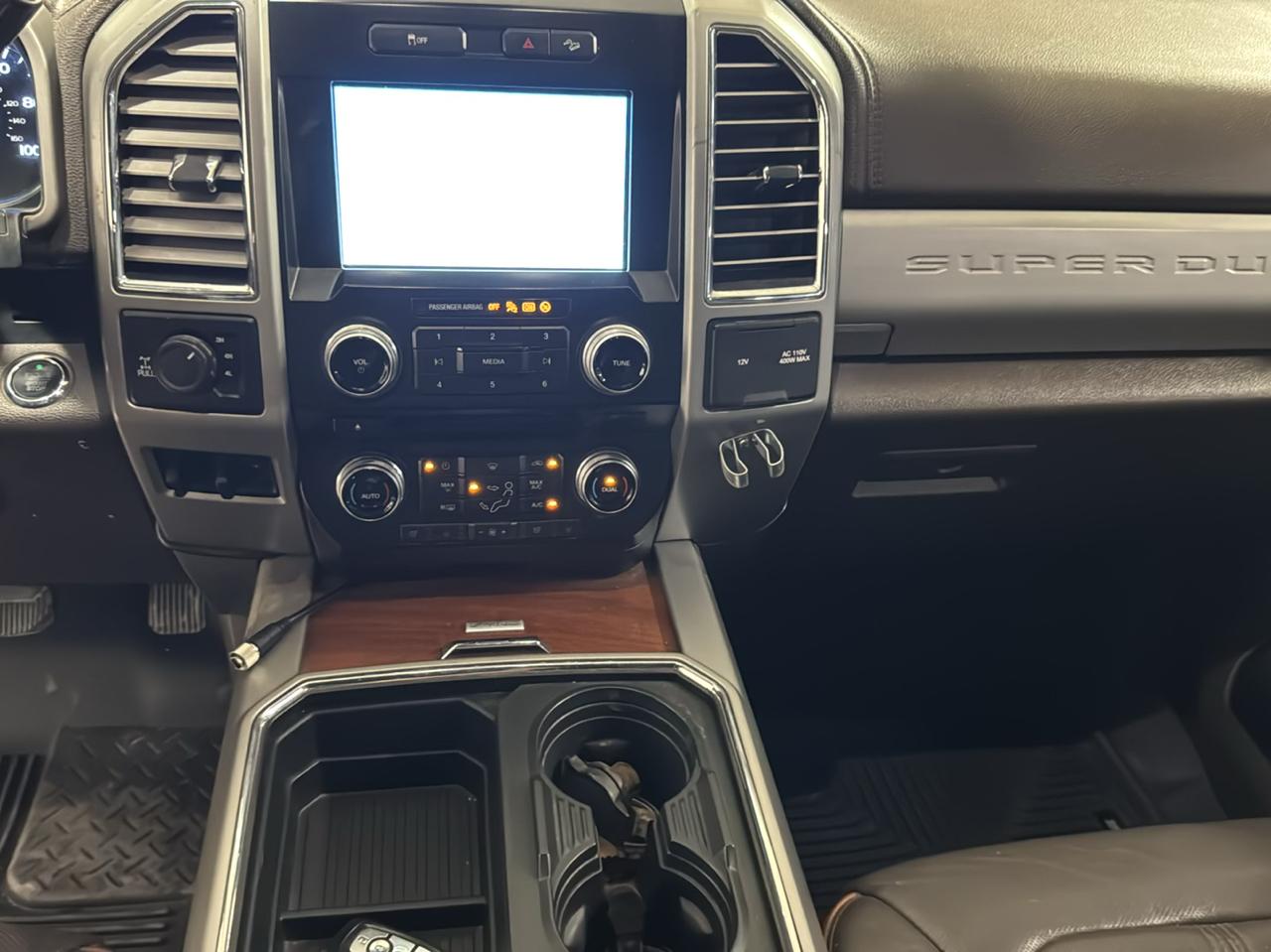 Ford Super Duty F-350 SRW King Ranch 4WD Crew Cab 8' Box 2017