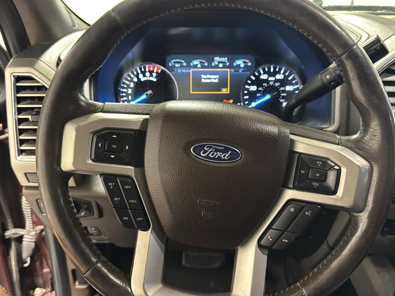 Ford Super Duty F-350 SRW King Ranch 4WD Crew Cab 8' Box 2017