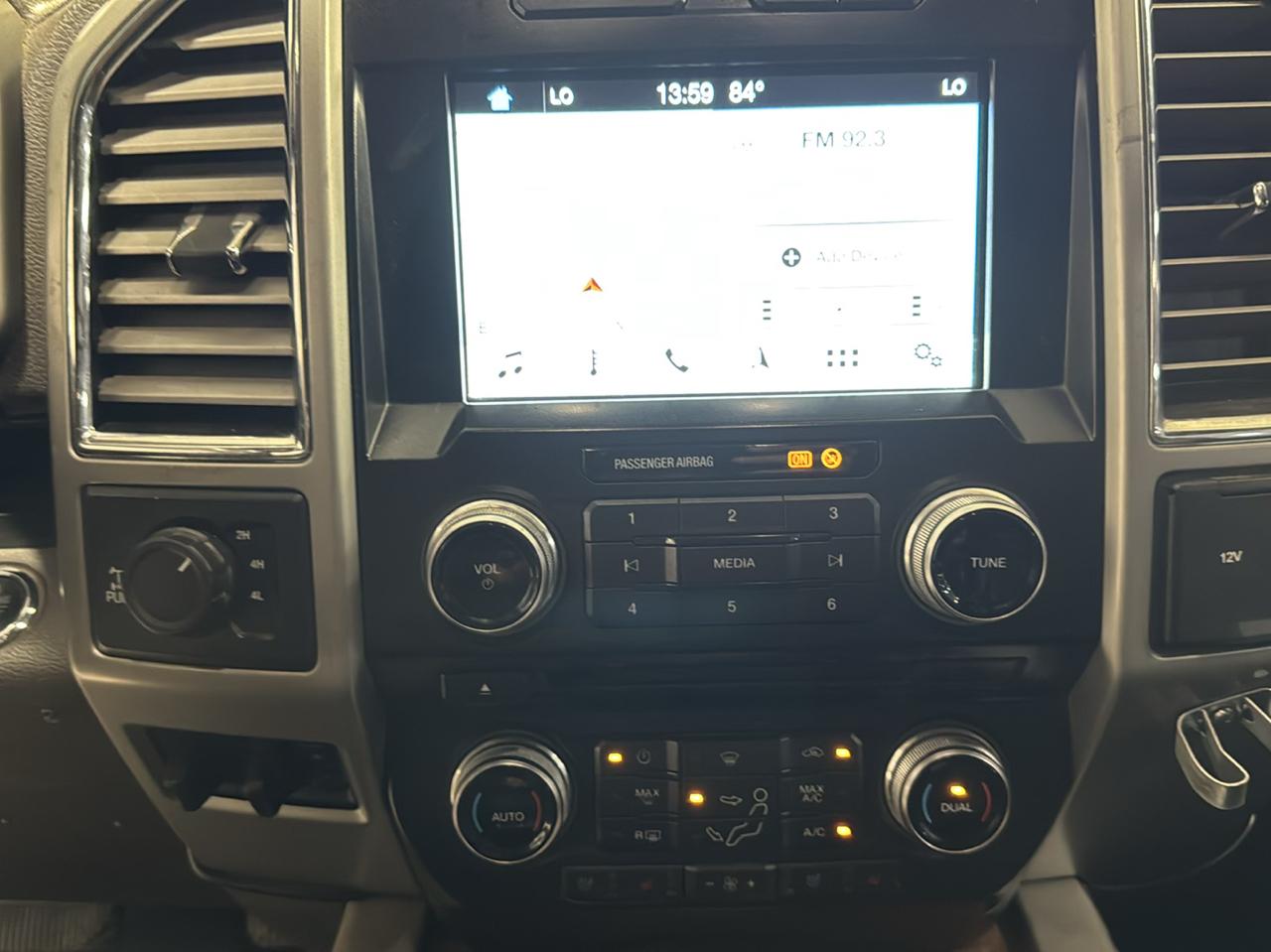 Ford Super Duty F-350 SRW King Ranch 4WD Crew Cab 8' Box 2017