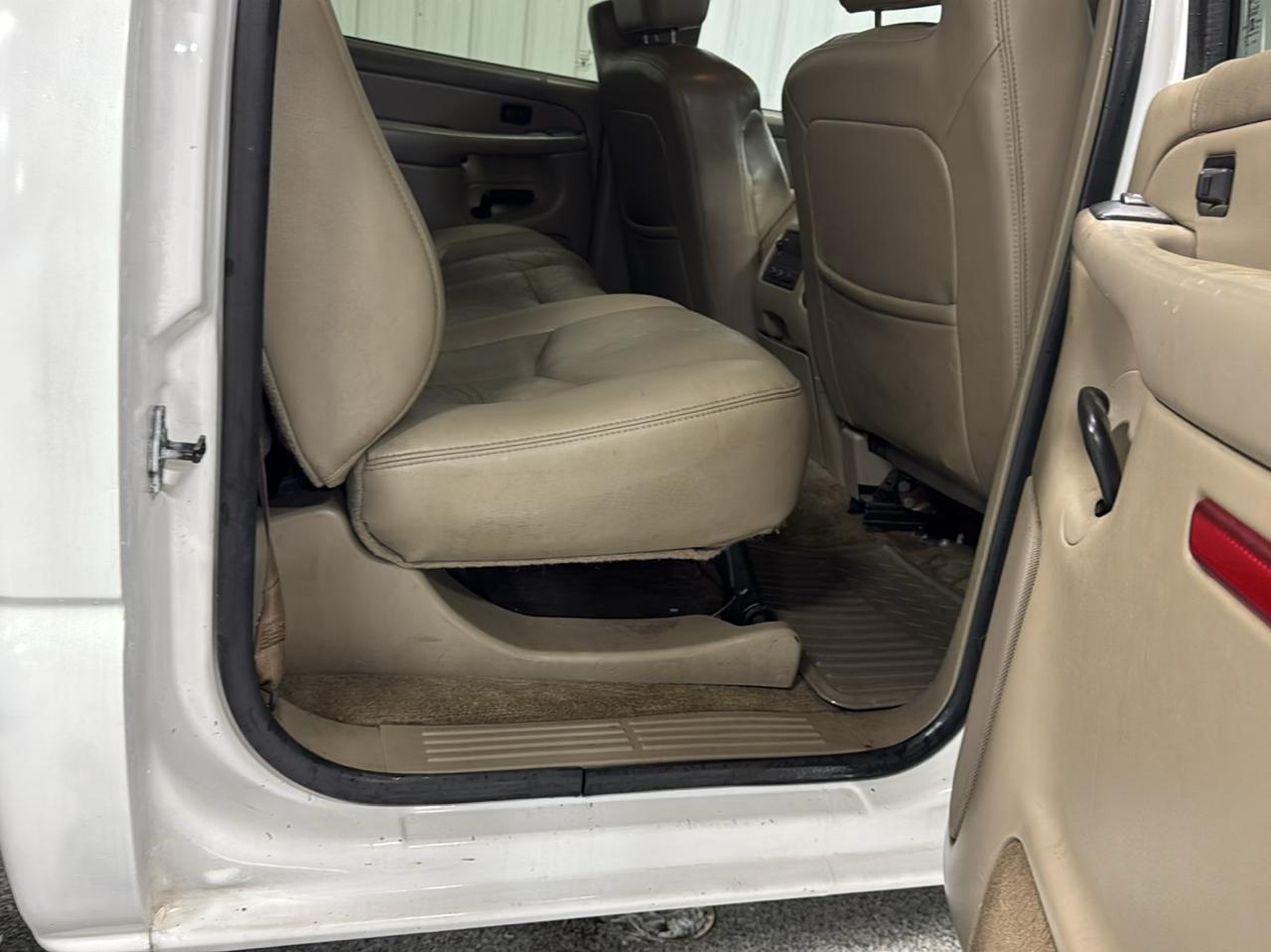 Chevrolet Silverado 2500HD Crew Cab 153" WB 4WD LT 2004