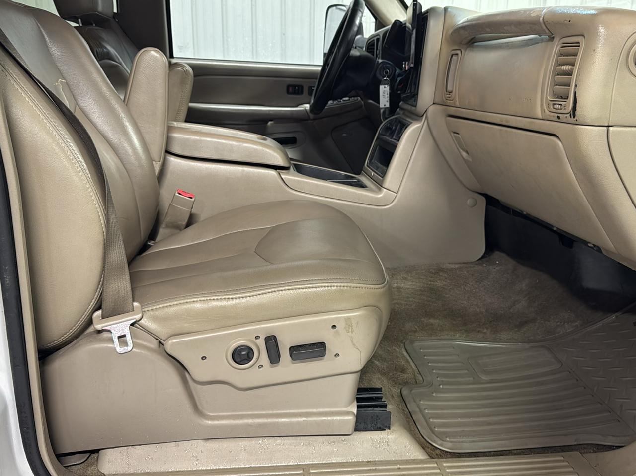 Chevrolet Silverado 2500HD Crew Cab 153" WB 4WD LT 2004